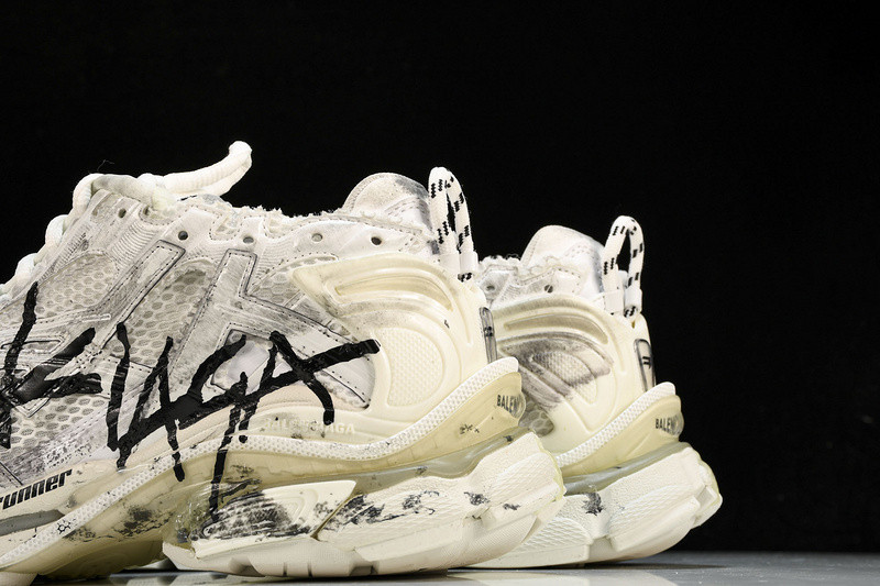 Balenciaga Runner 677402 W3RBQ 9010
