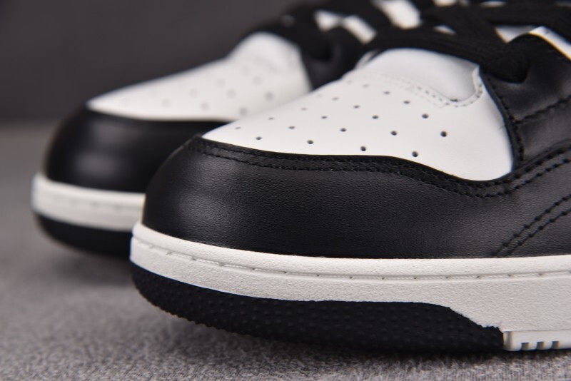 DR B57 Sneaker