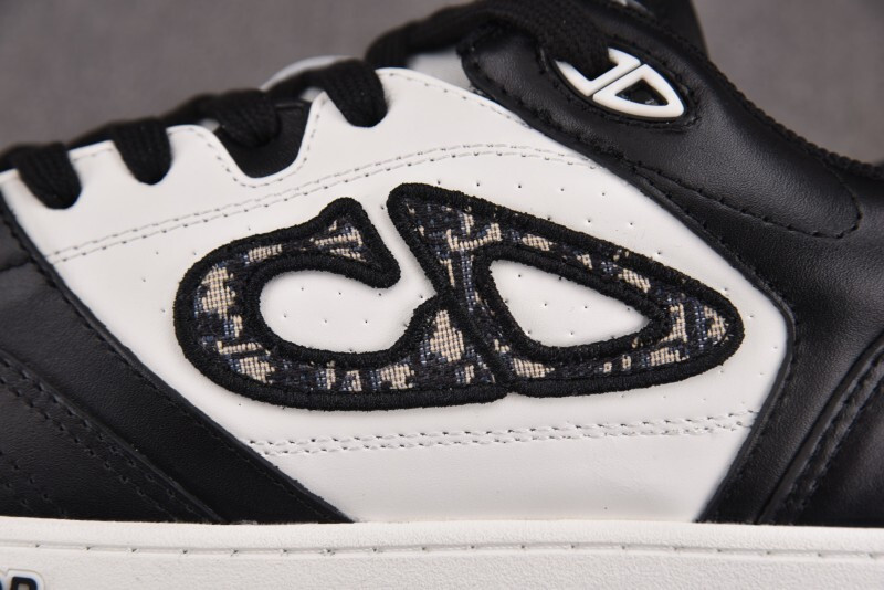 DR B57 Sneaker