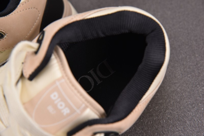 DR B57 Sneaker