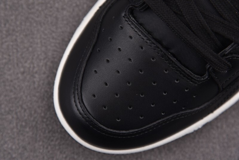 DR B57 Sneaker