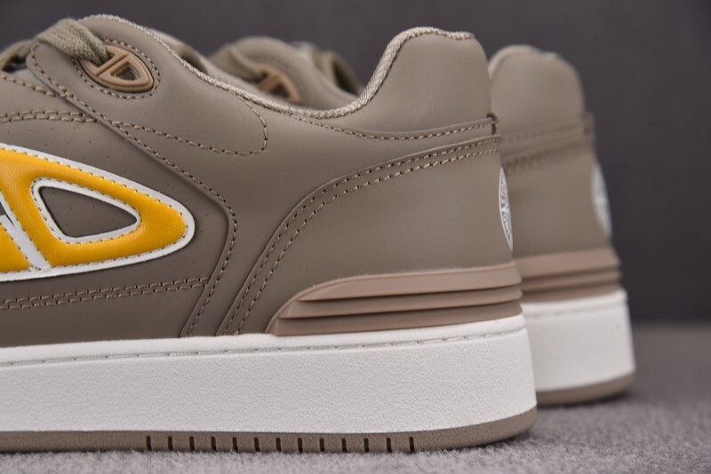 DR B57 Sneaker