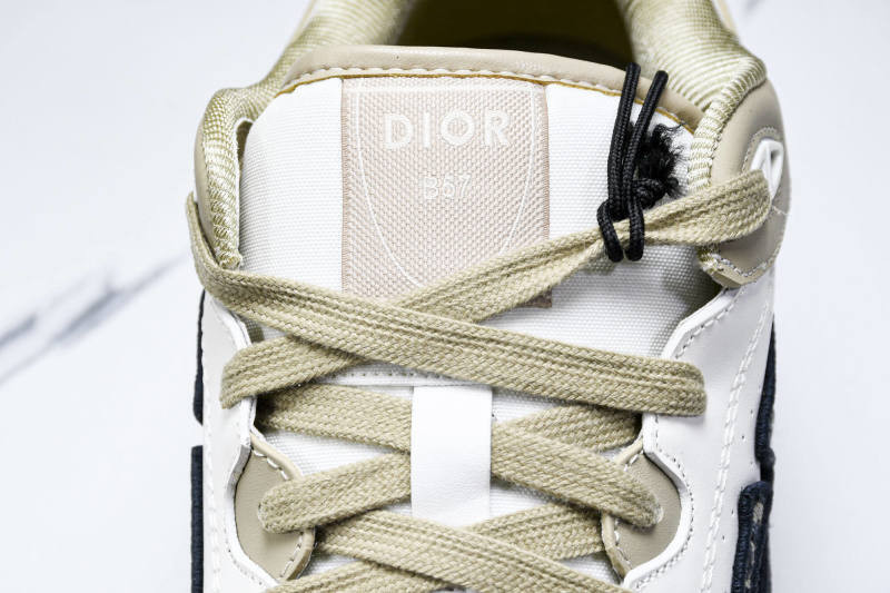 DR B57 Sneaker