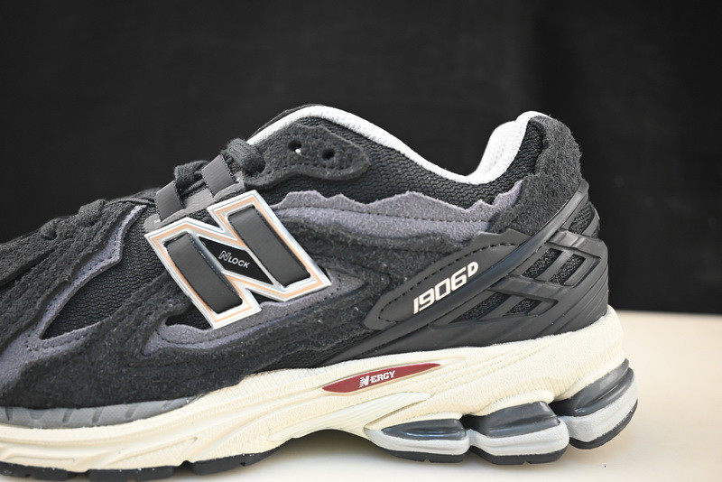 NEW Balan* Sneakers