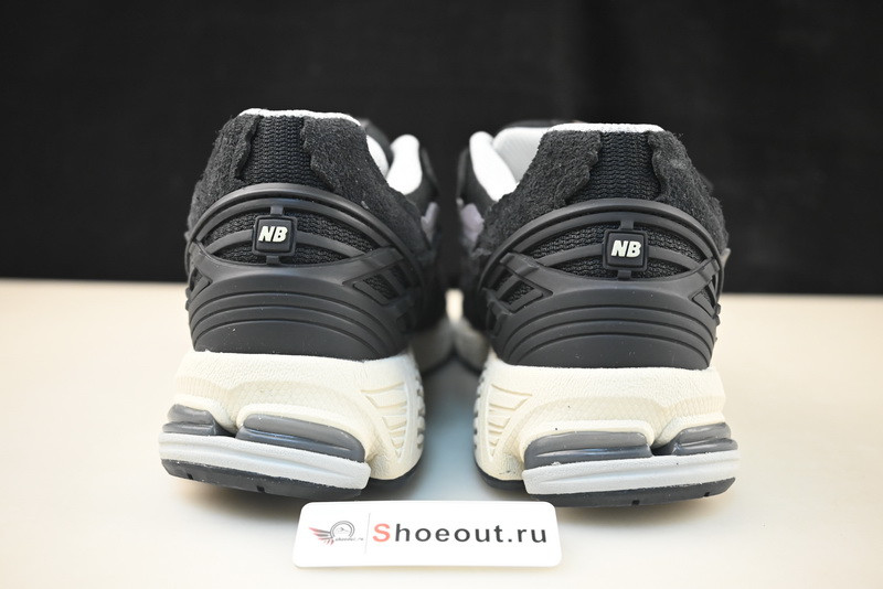 NEW Balan* Sneakers