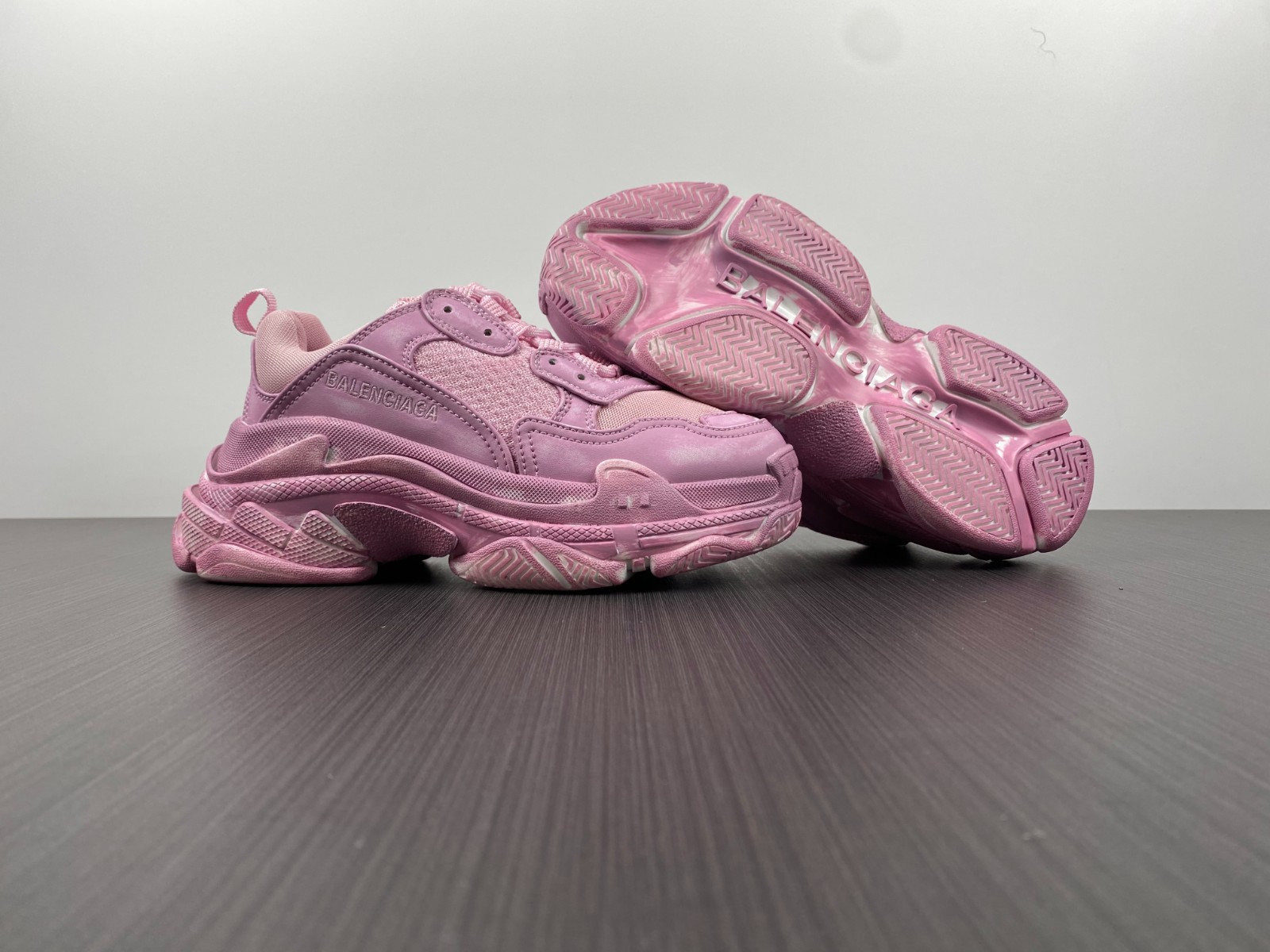 BLCG Triple S 524039-W3CN3-5000