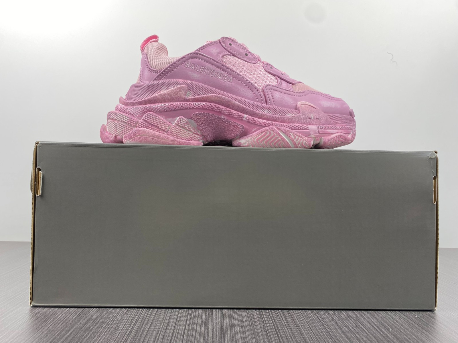 BLCG Triple S 524039-W3CN3-5000