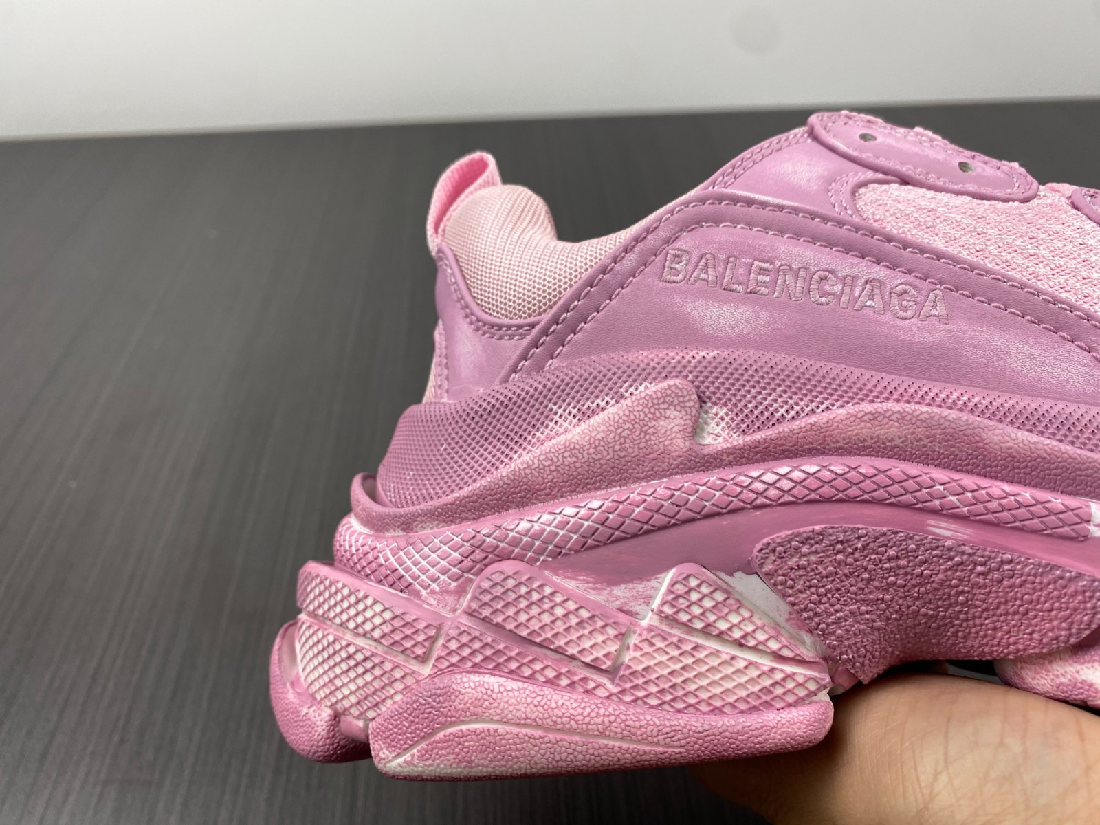 BLCG Triple S 524039-W3CN3-5000