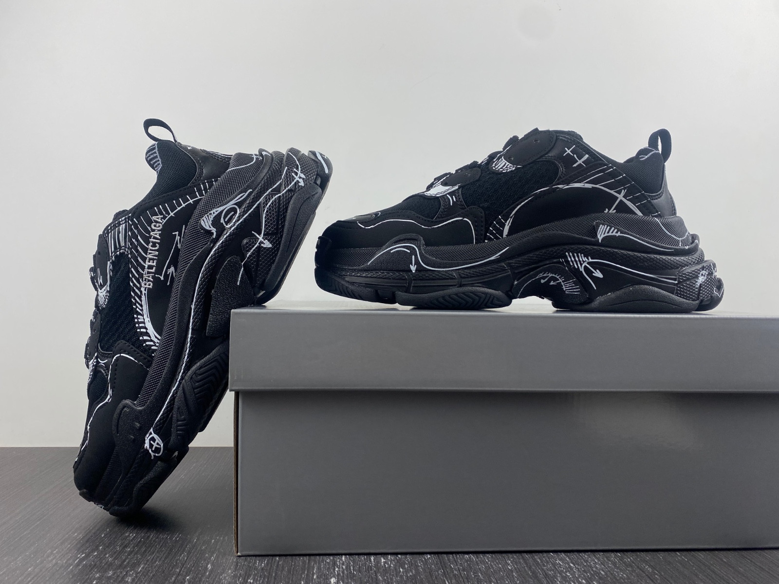 Ba*len*cia*ga triple s  536737 w2fw6 0102