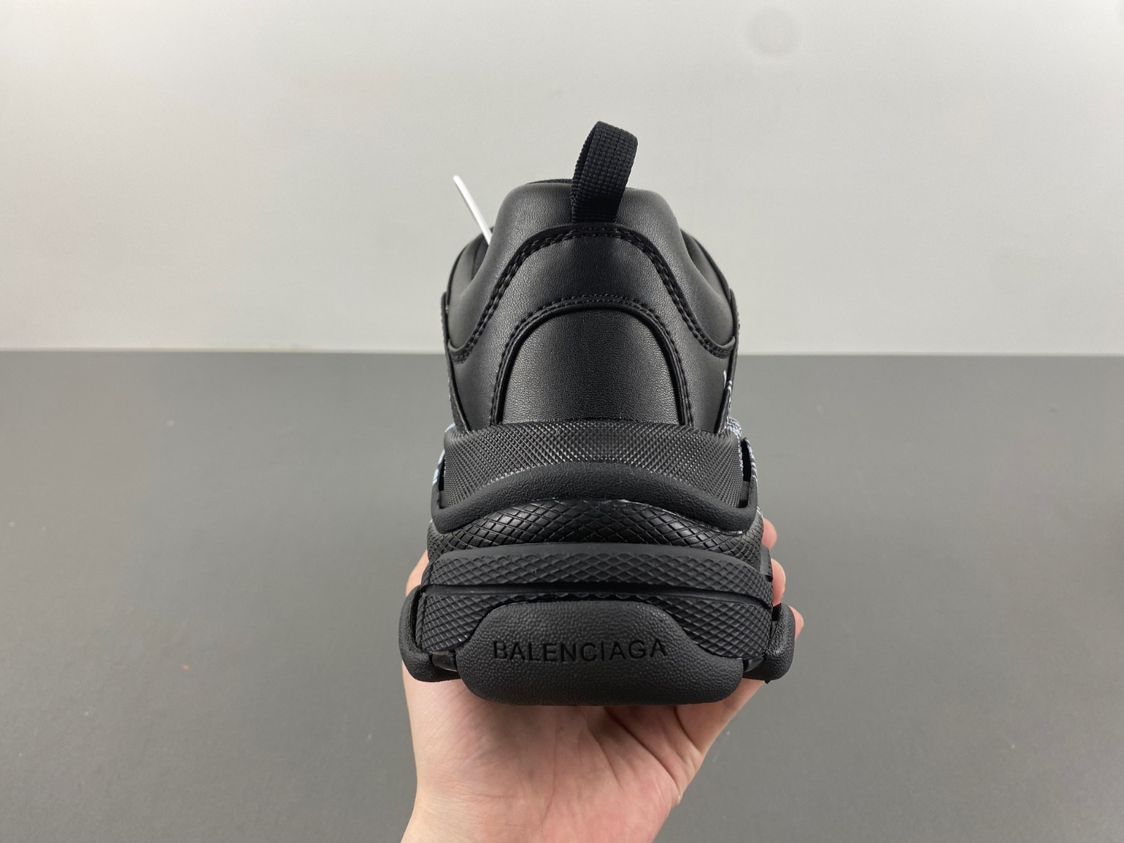 Ba*len*cia*ga triple s