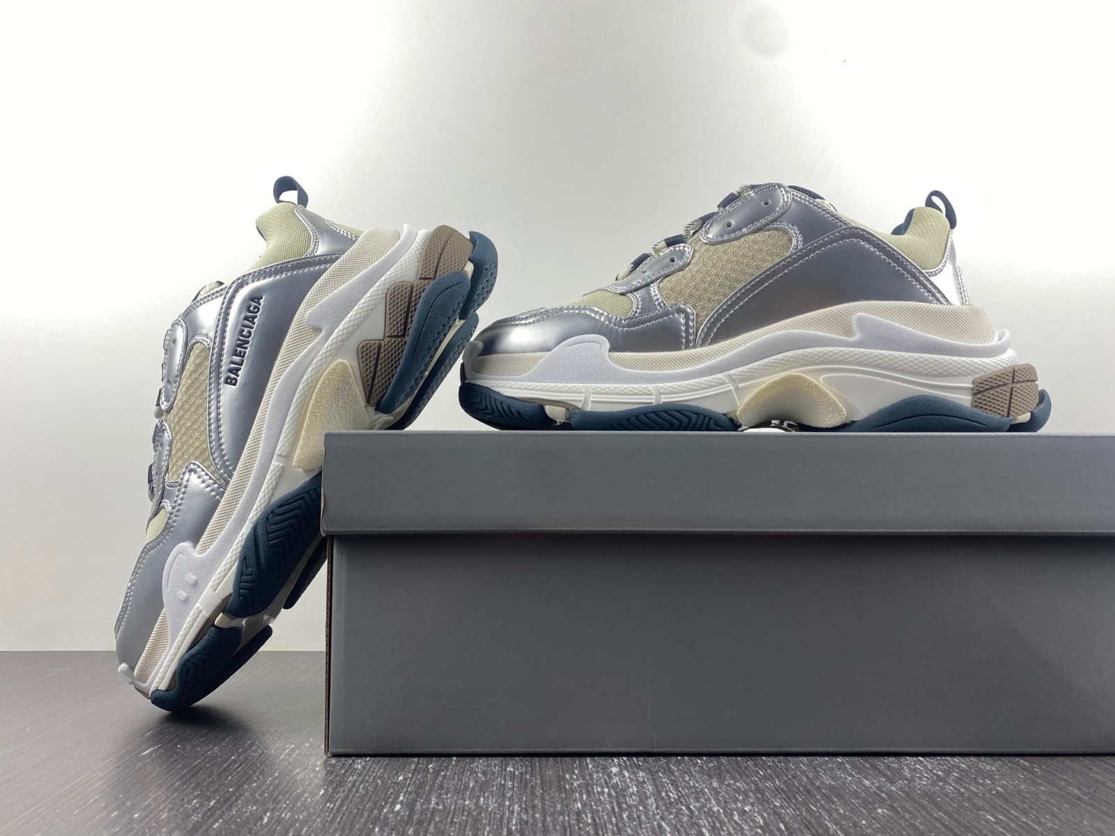 Ba*len*cia*ga triple s  524039 w2fs2 8106
