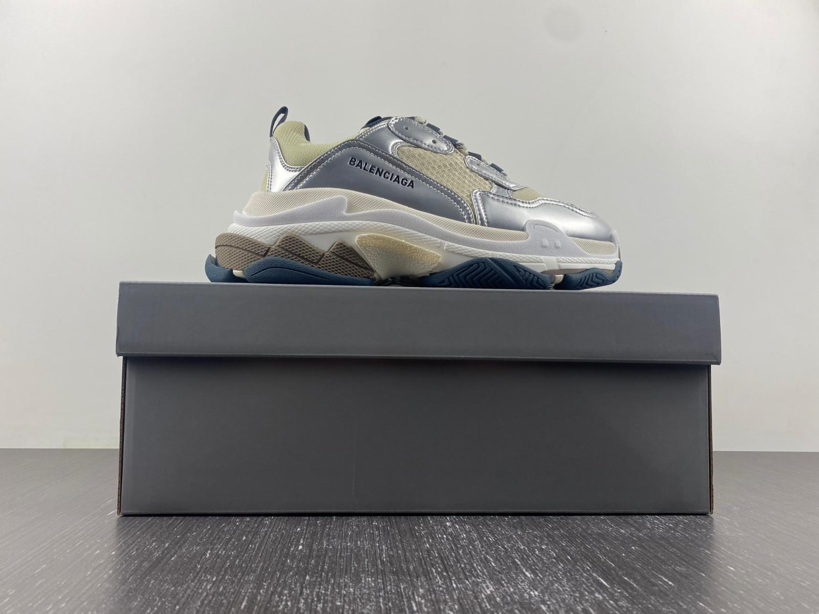Ba*len*cia*ga triple s  524039 w2fs2 8106