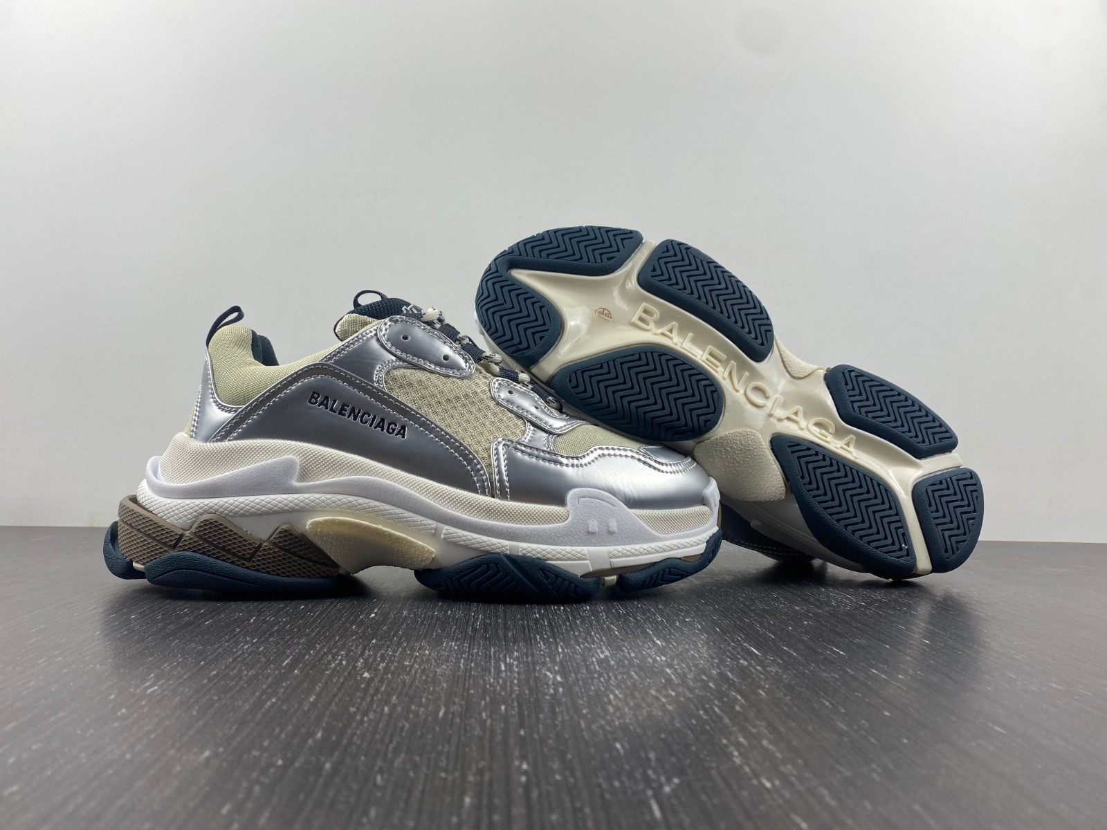 Ba*len*cia*ga triple s  524039 w2fs2 8106