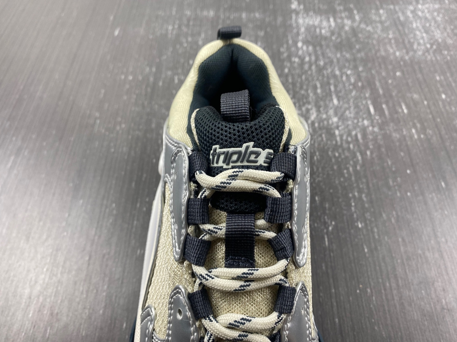 Ba*len*cia*ga triple s  524039 w2fs2 8106