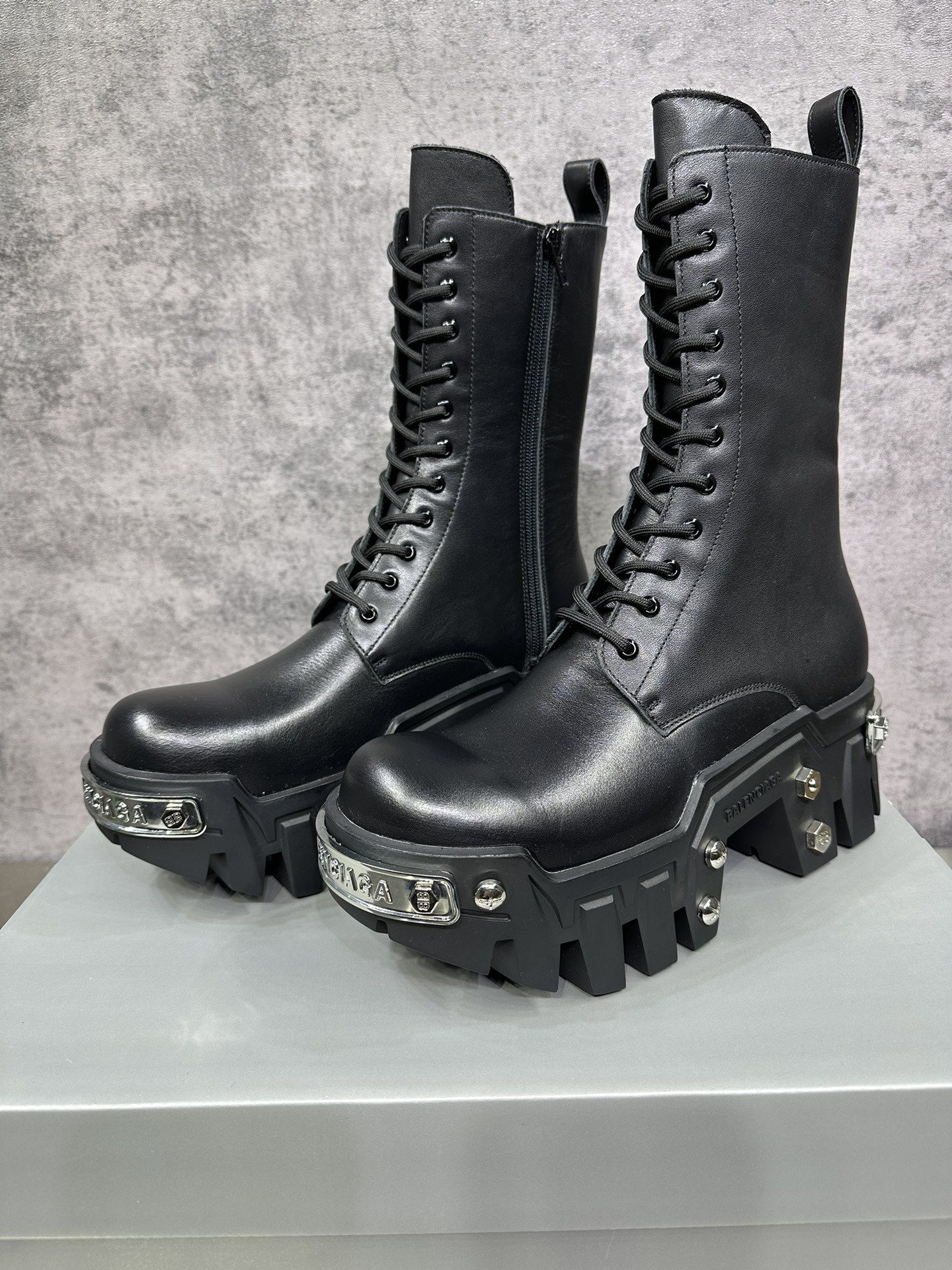Ba*len*cia*ga boots