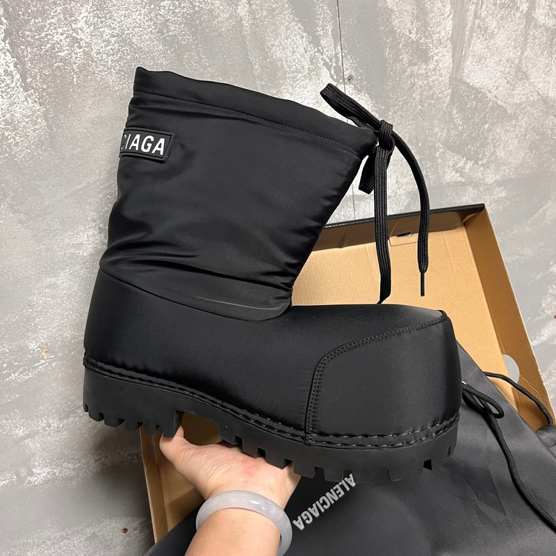 Ba*len*cia*ga boots