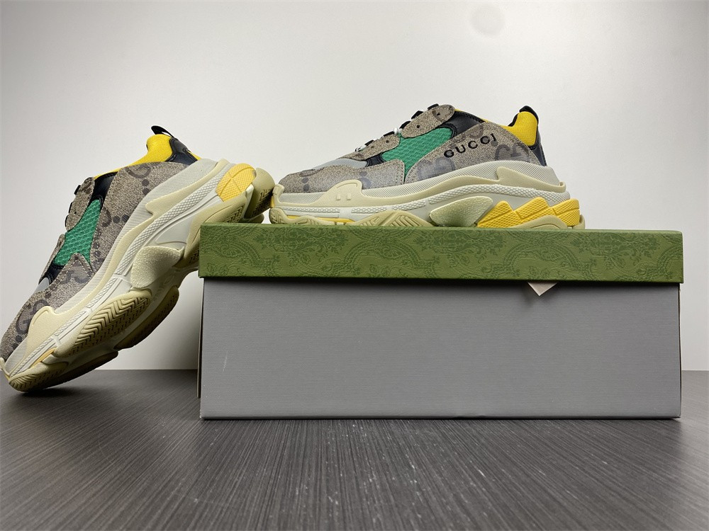Ba*len*cia*ga triple s x gc