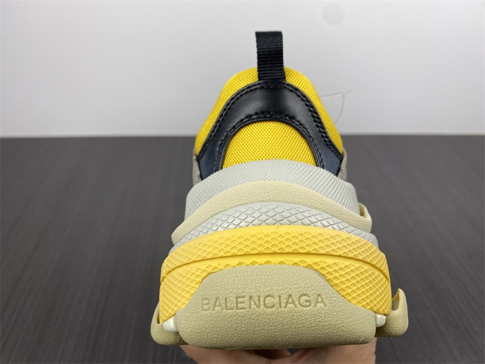 Ba*len*cia*ga triple s x gc