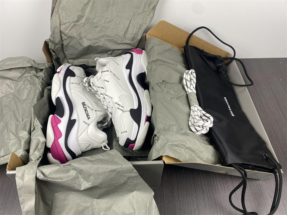 Ba*len*cia*ga triple s black sneaker 524039 w2fa4 9155