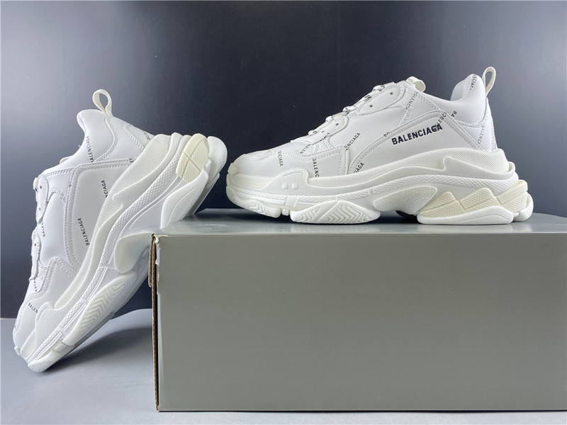 BLCG Triple S 524039-W06E2-2021