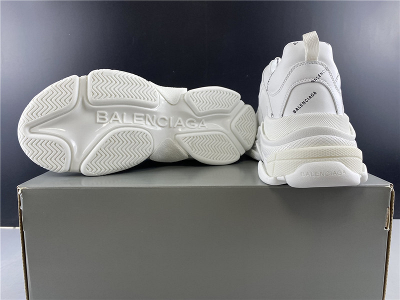 BLCG Triple S 524039-W06E2-2021