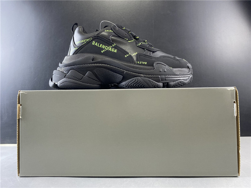 BLCG Triple S 542039-W2FA1-7633