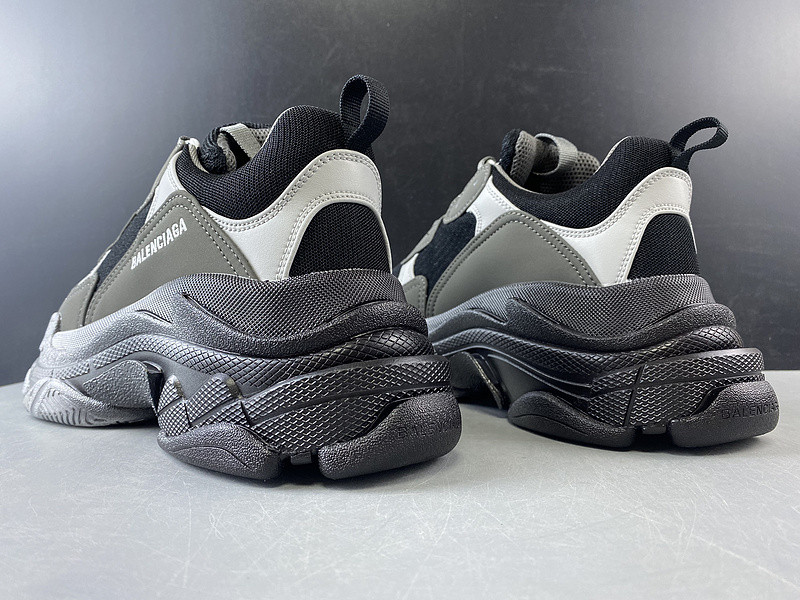 BLCG Triple S 583546-W06F1-0841