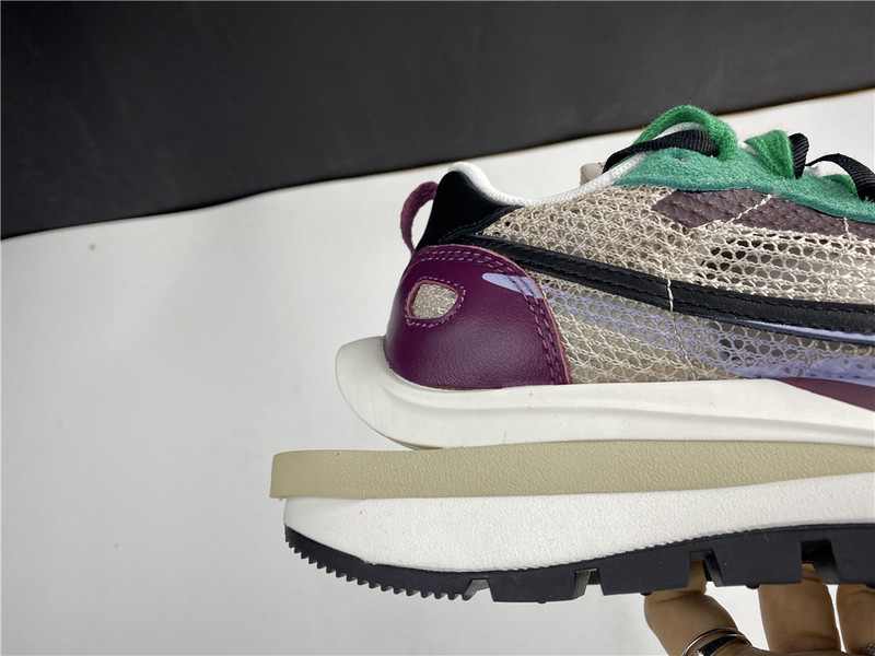 Sacai x Nike Vaporwaffle "String/Black Villain-Red" DD3035-200