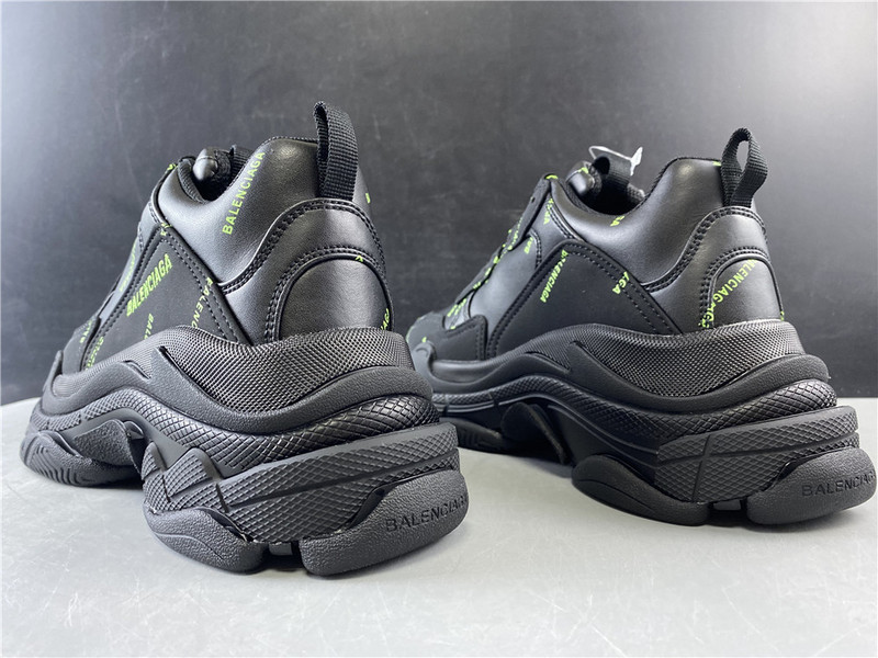 BLCG Triple S 542039-W2FA1-7633