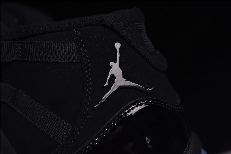 Air Jordan 11 “Cap and Gown” black  378037-005