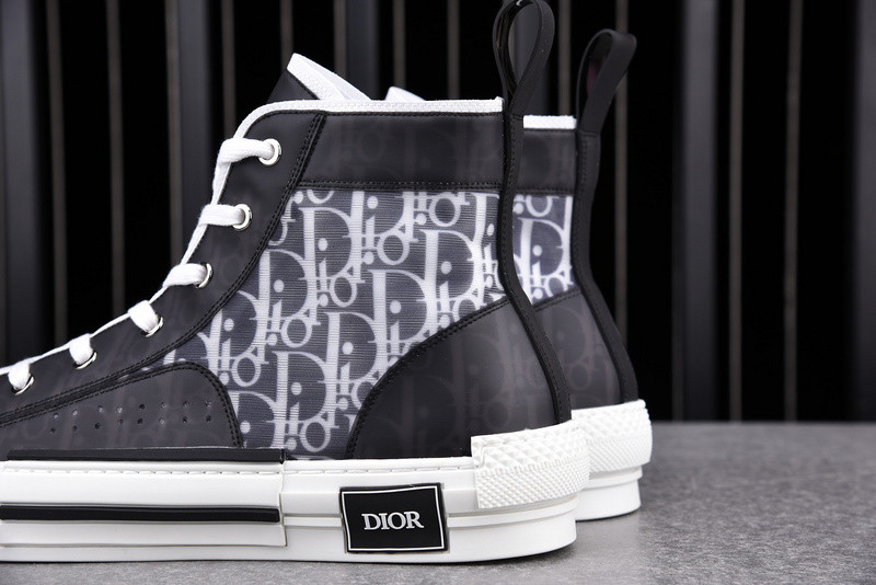 DR B23 High Top Sneaker