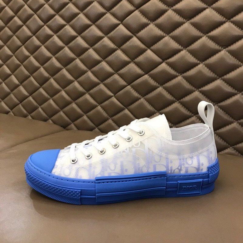 DR B23 Low Top Sneaker