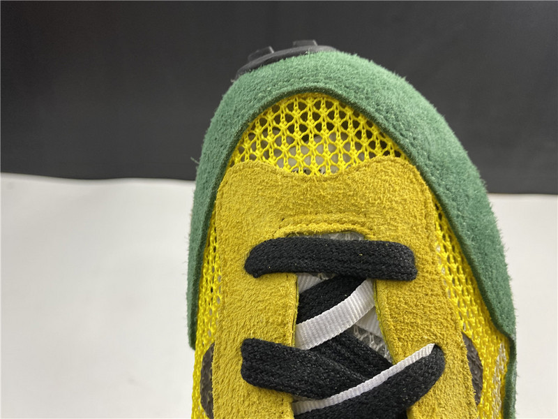 Nike Vaporwaffle sacai Tour Yellow CV1363-700