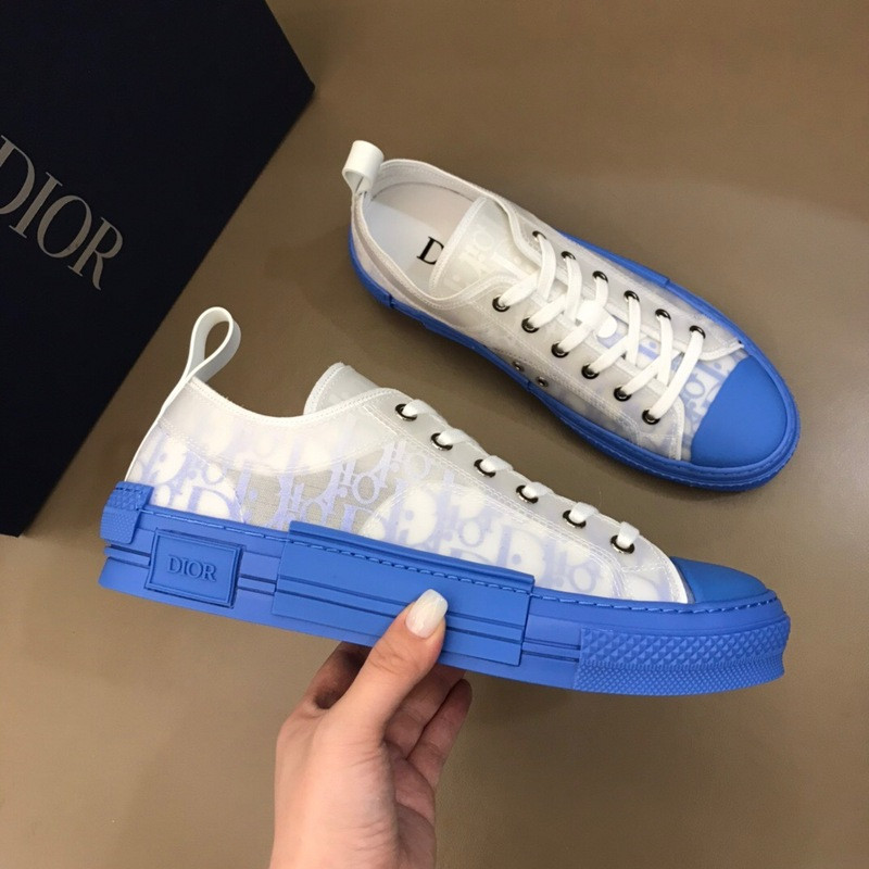 DR B23 Low Top Sneaker