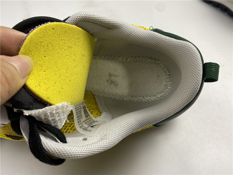 Nike Vaporwaffle sacai Tour Yellow CV1363-700