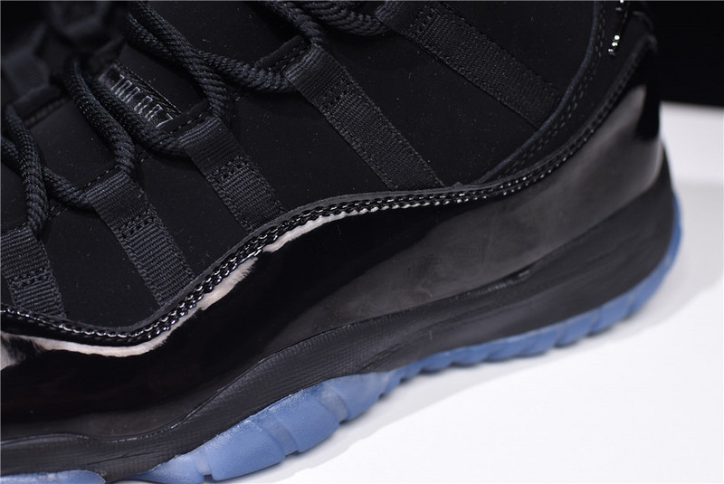 Air Jordan 11 “Cap and Gown” black  378037-005