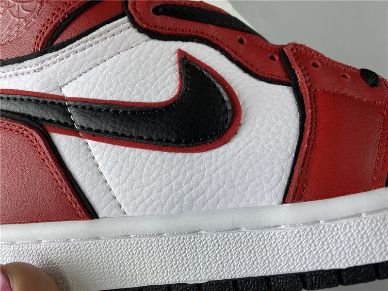 Air Jordan 1 High OG “Bloodline 2.0” 555088-129