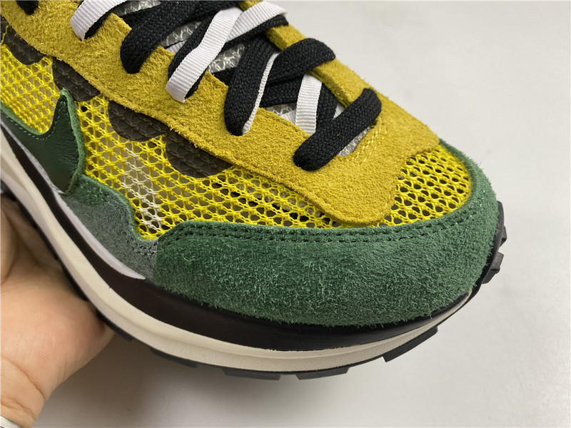 Nike Vaporwaffle sacai Tour Yellow CV1363-700