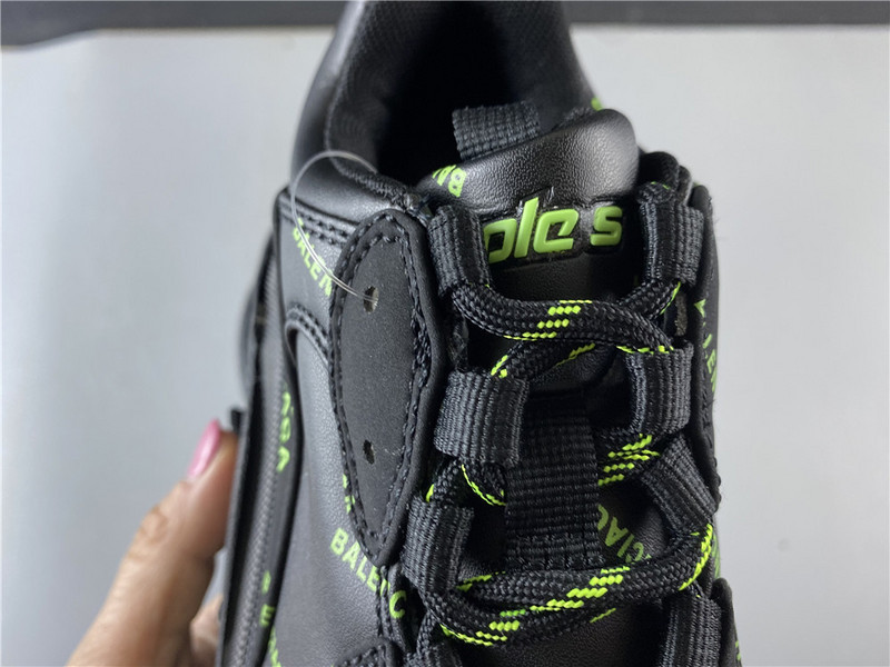 BLCG Triple S 542039-W2FA1-7633