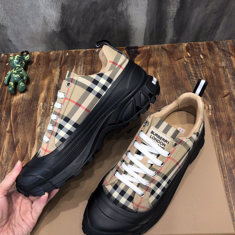 BY SNEAKER