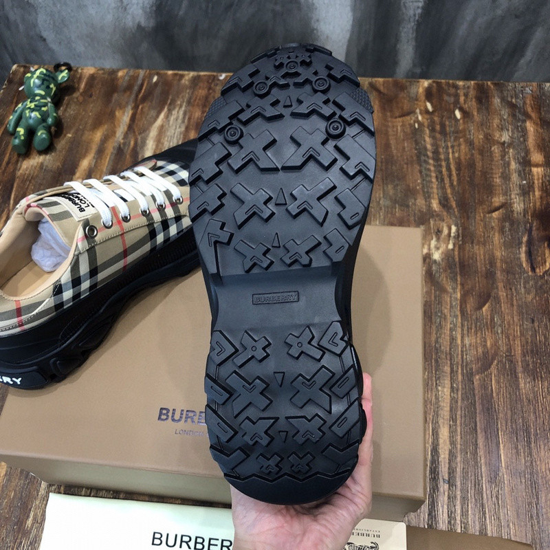 BY SNEAKER