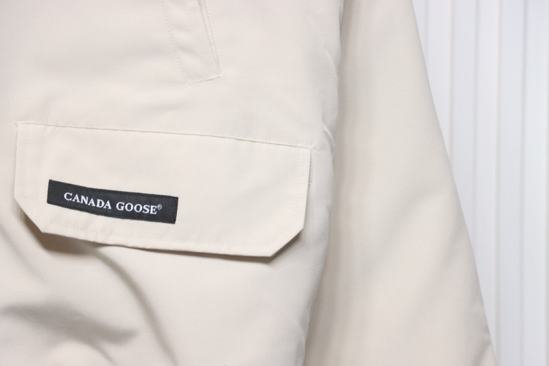 Can*a Go*e coat