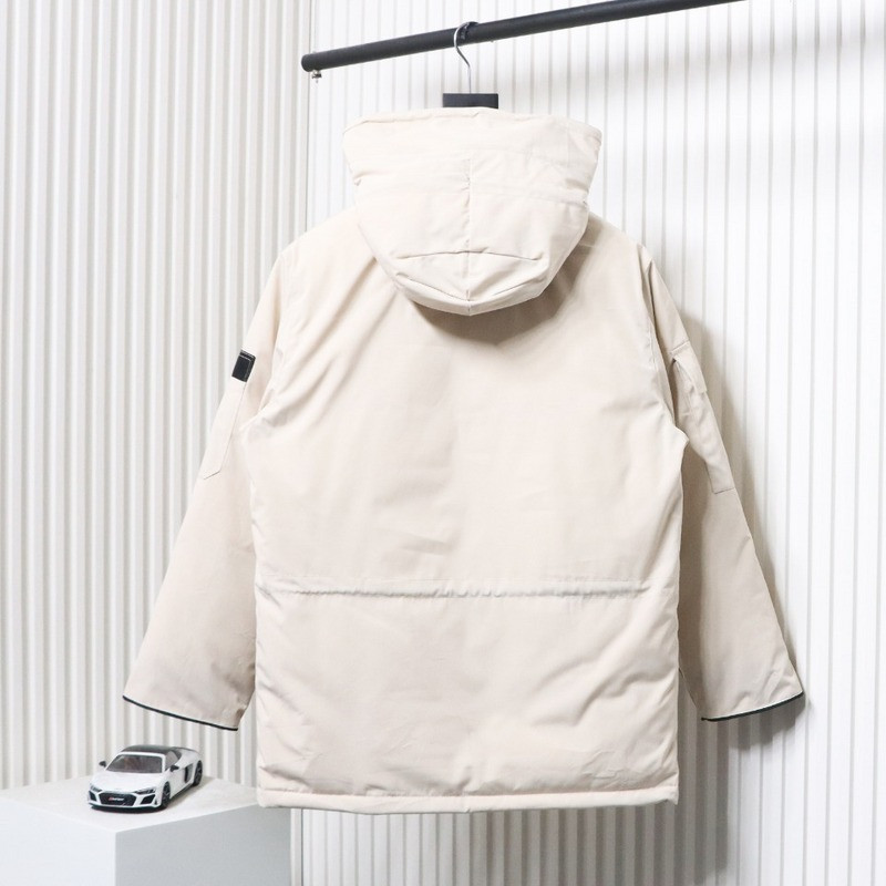 Can*a Go*e coat