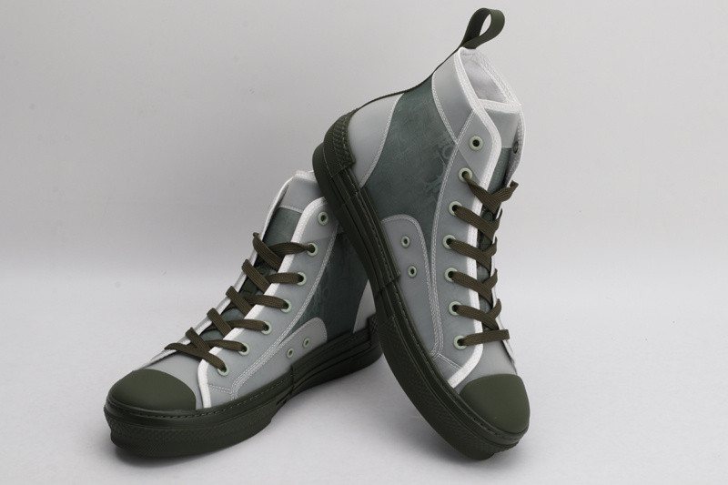 DR B23 High Top Sneaker