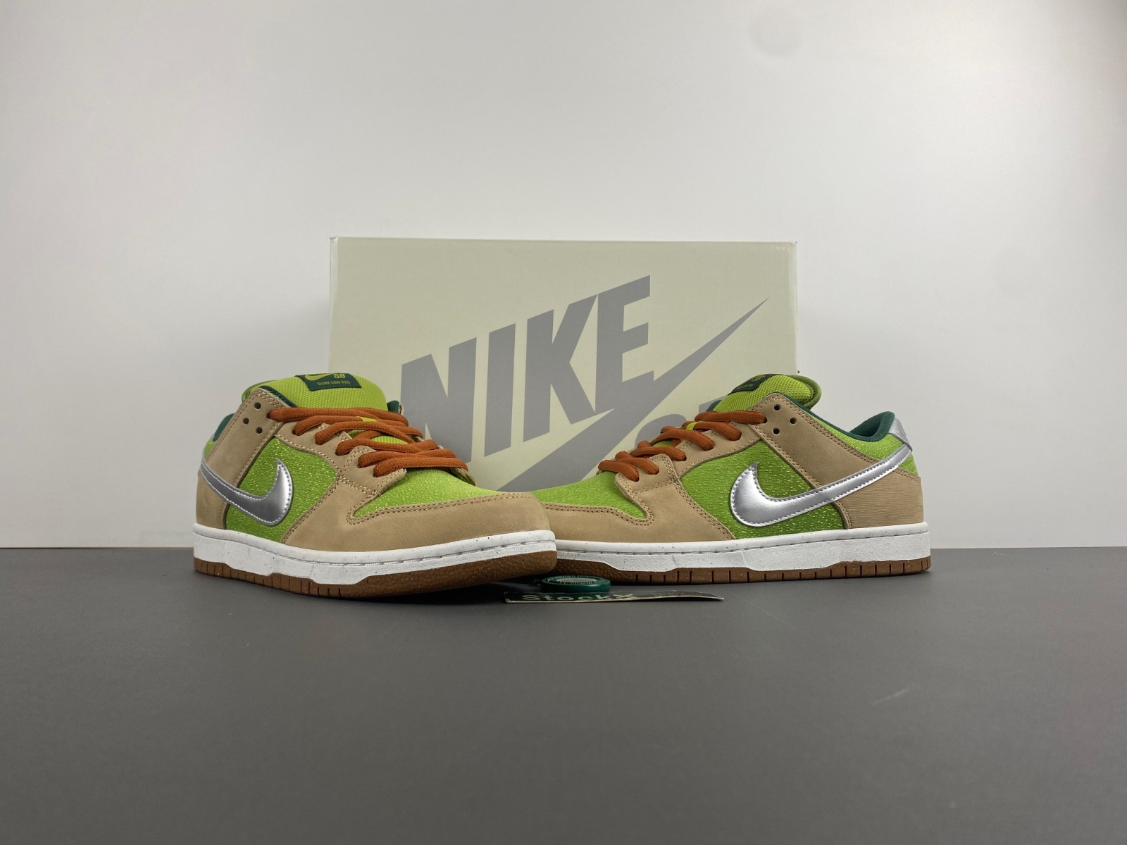 Nike SB Dunk Low “Escargot” FQ7585-200