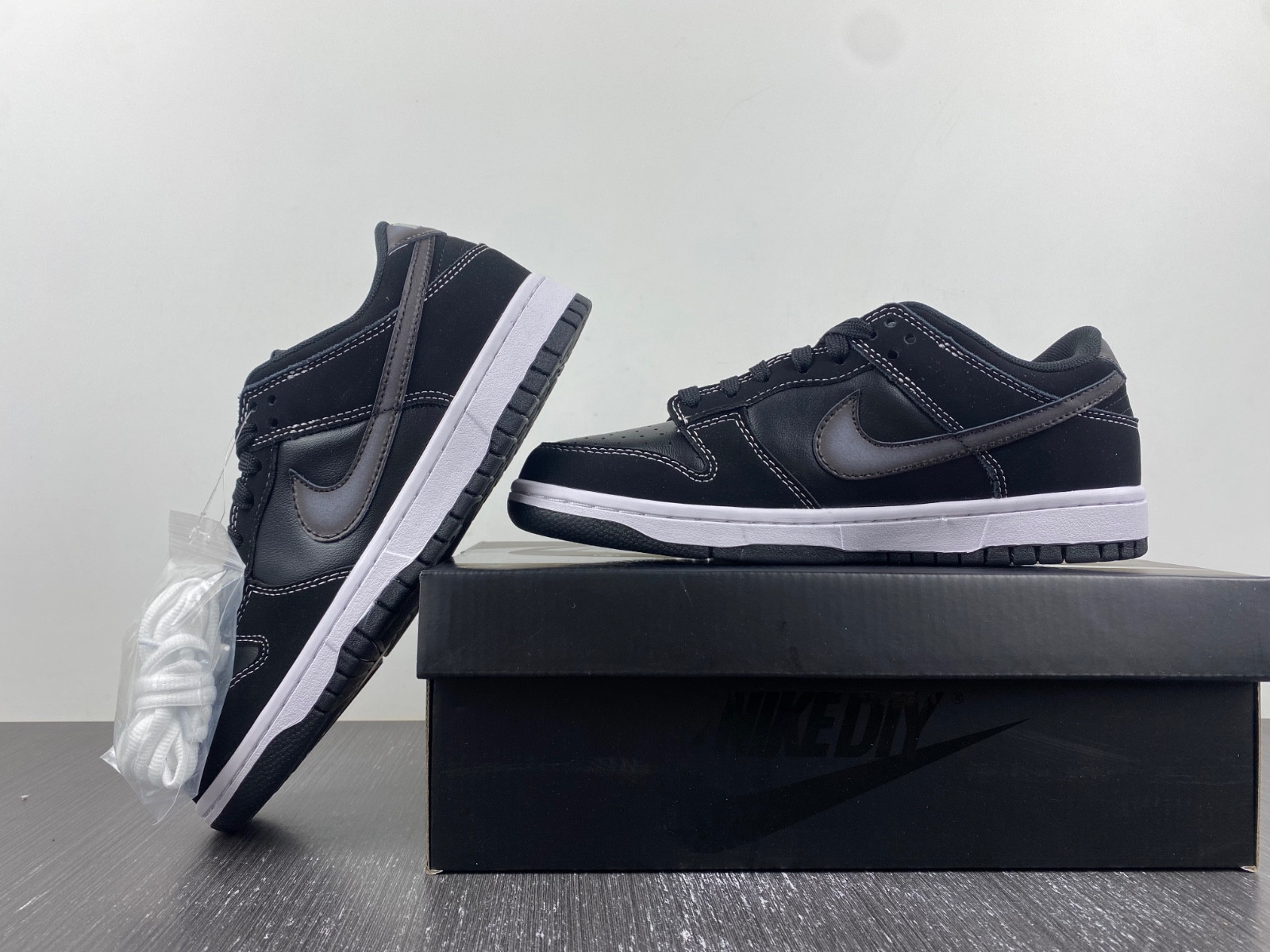 Nike Dunk Low “Airbrush ” FD6923-001
