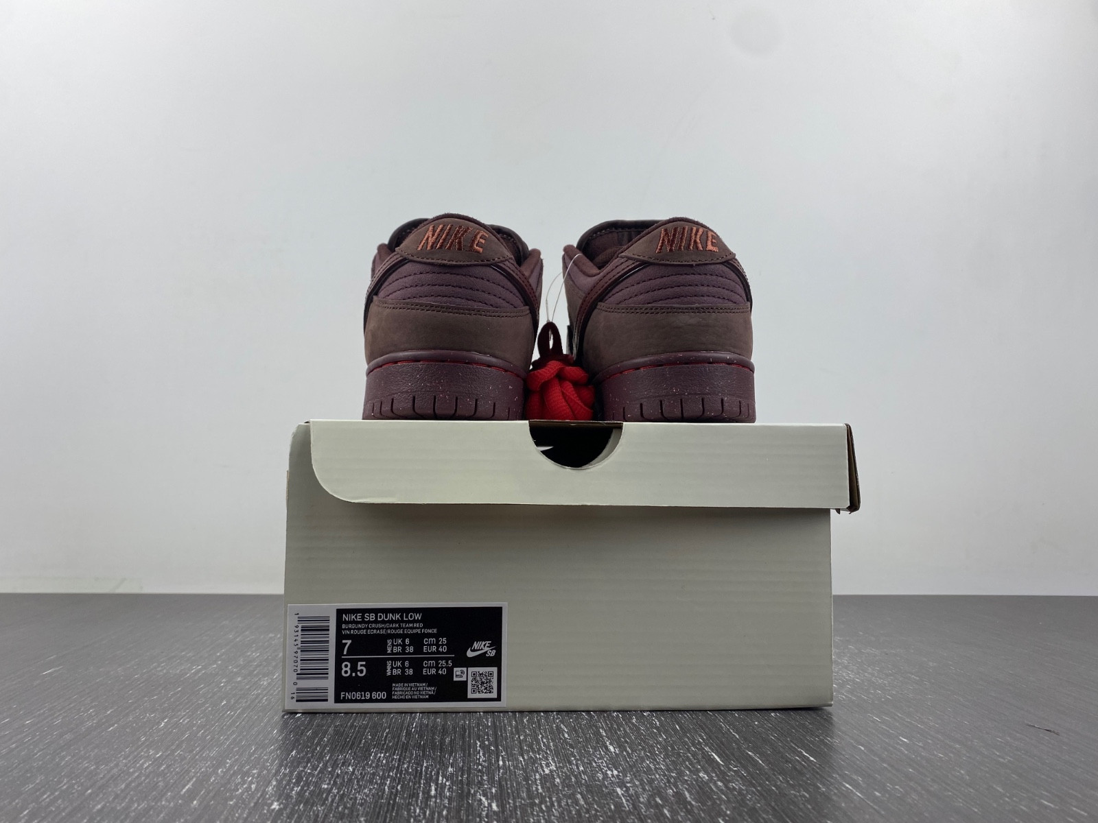 Nike SB Dunk Low Premium “Valentine’s Day” FN0619-600