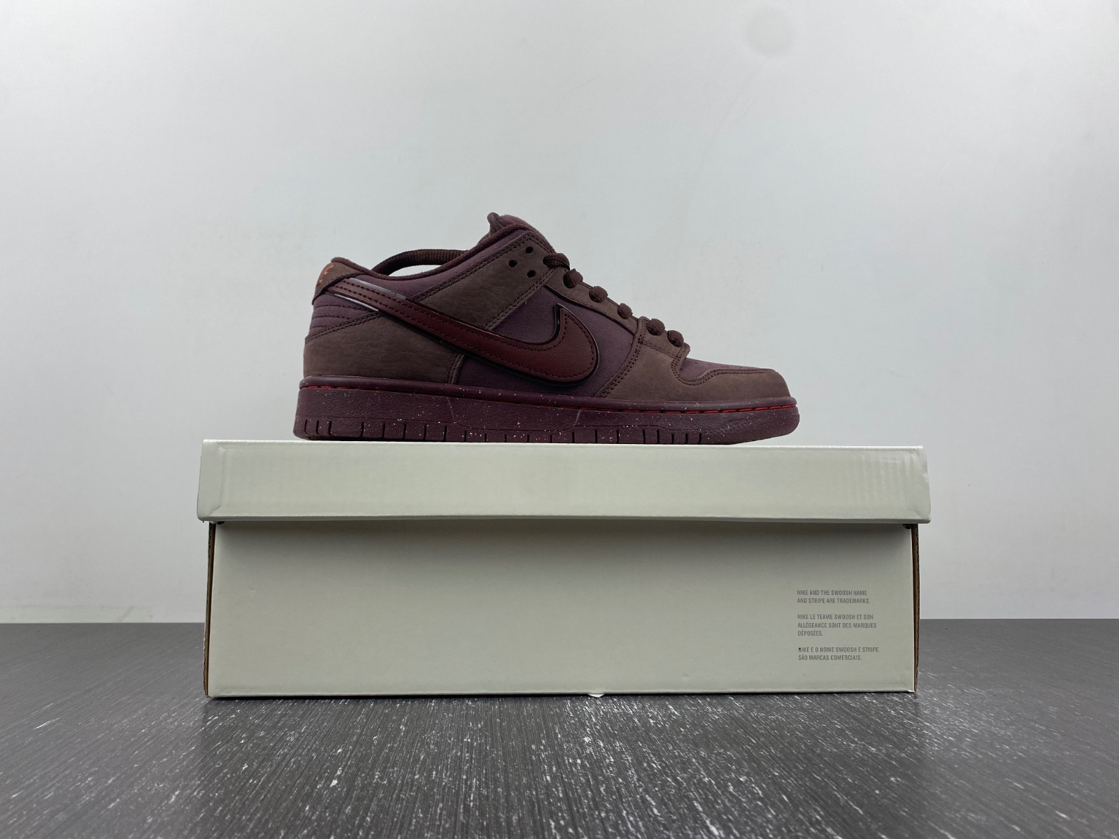 Nike SB Dunk Low Premium “Valentine’s Day” FN0619-600