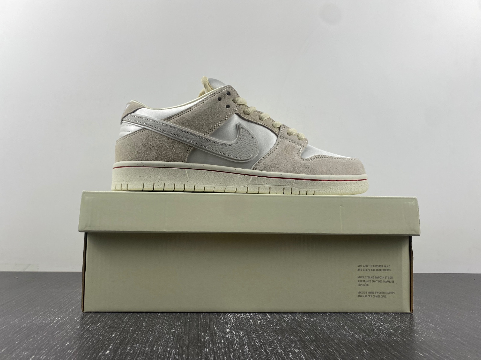 Nike SB Dunk Low “City of Love” FZ5654-100