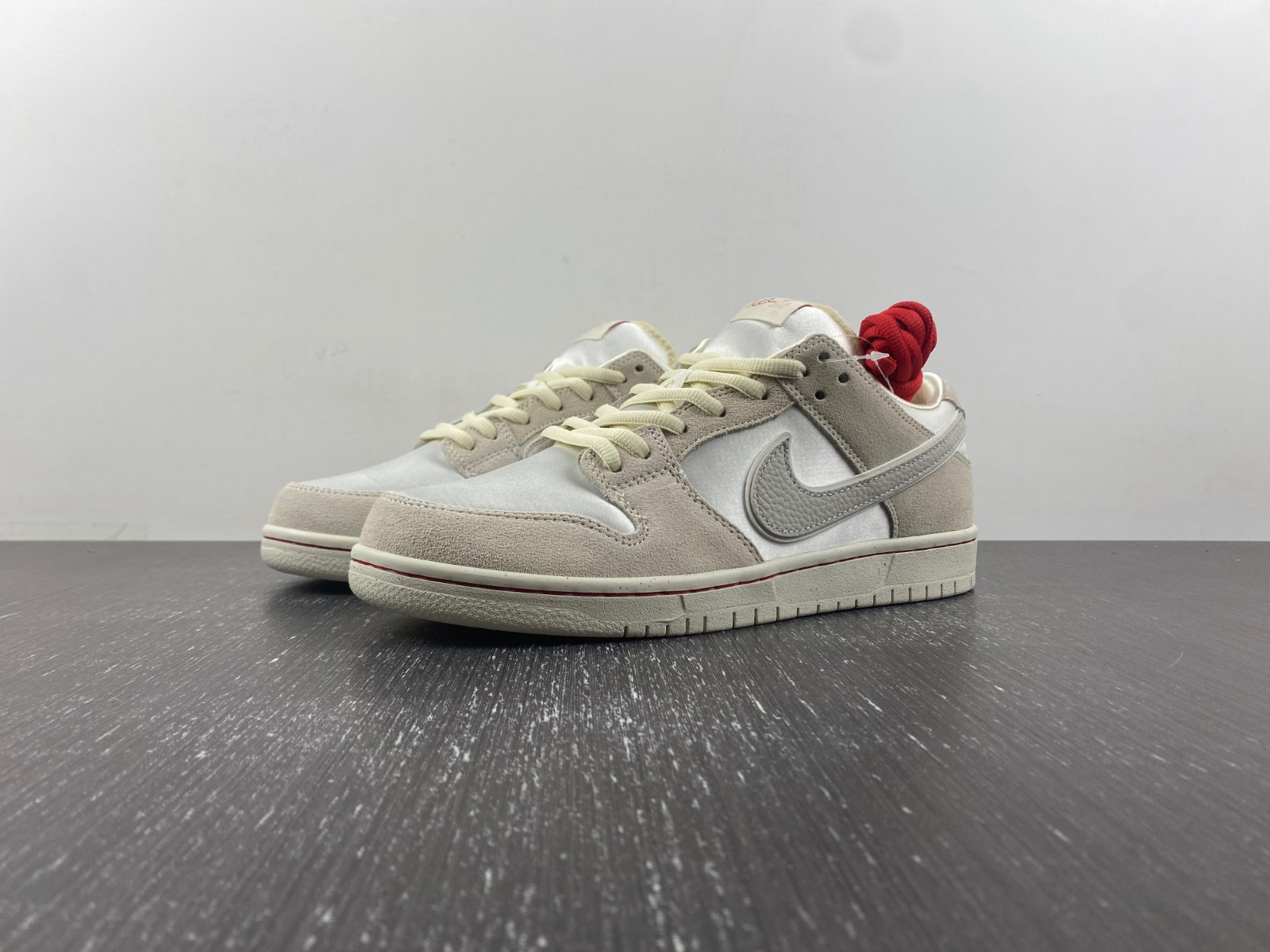 Nike SB Dunk Low “City of Love” FZ5654-100